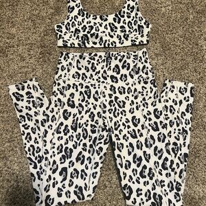 Fabletics Snow Leopard Set